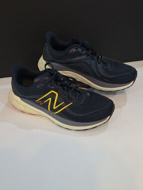 New Balance Fresh Foam 860 Men's Navy Sneakers with Yellow Logo Size 10.5 2E